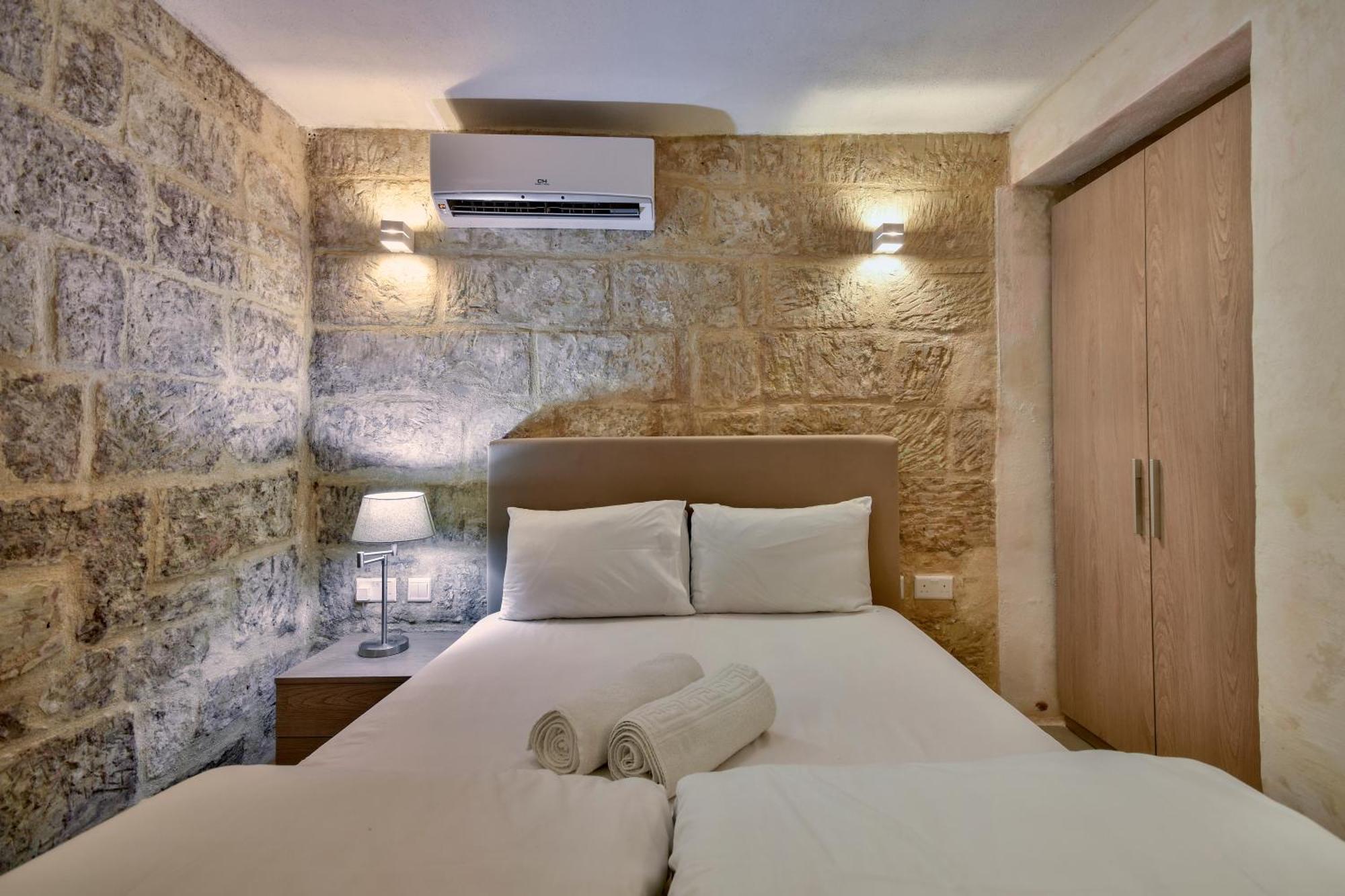 Vallettastay Standard Apartments In Valletta Room photo